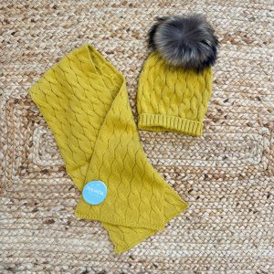 Cappellino e sciarpa maglia bimba senape