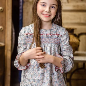 Abitino autunnale floreale con punto smock e dettagli raffinati