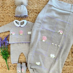 COORDINATO CON CASETTE RICAMATE