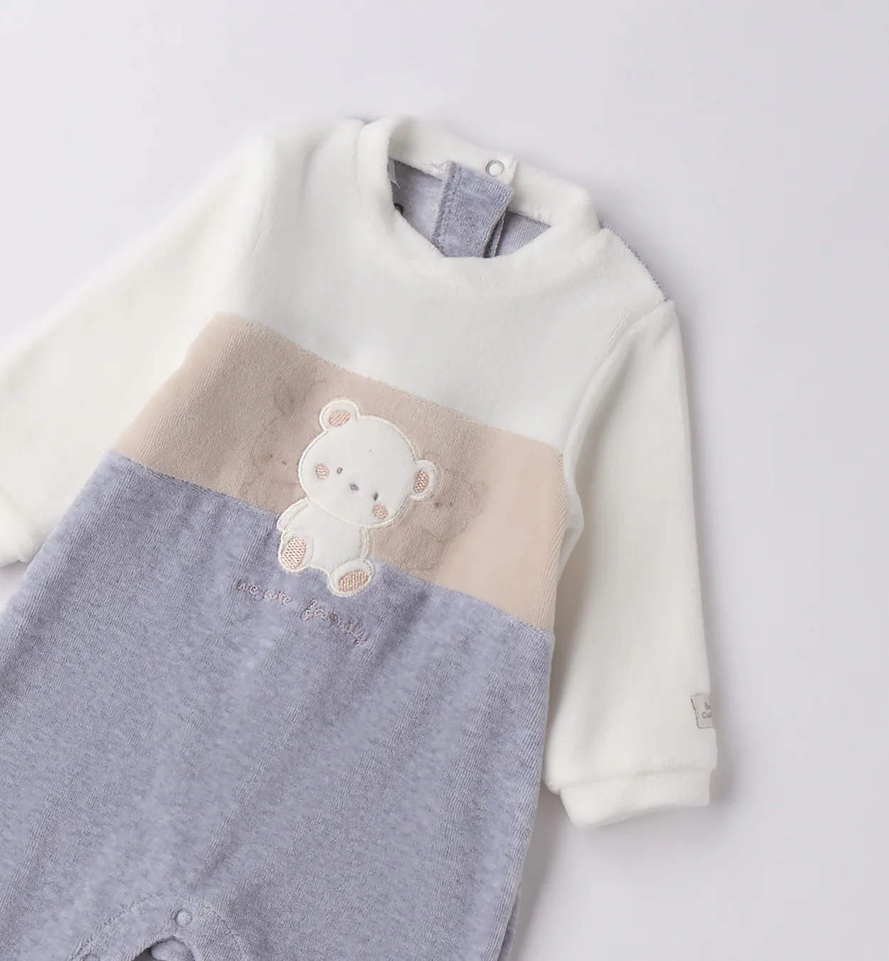 Tutina neonato/a ciniglia panna beige e grigio con orsetto - immagine 3