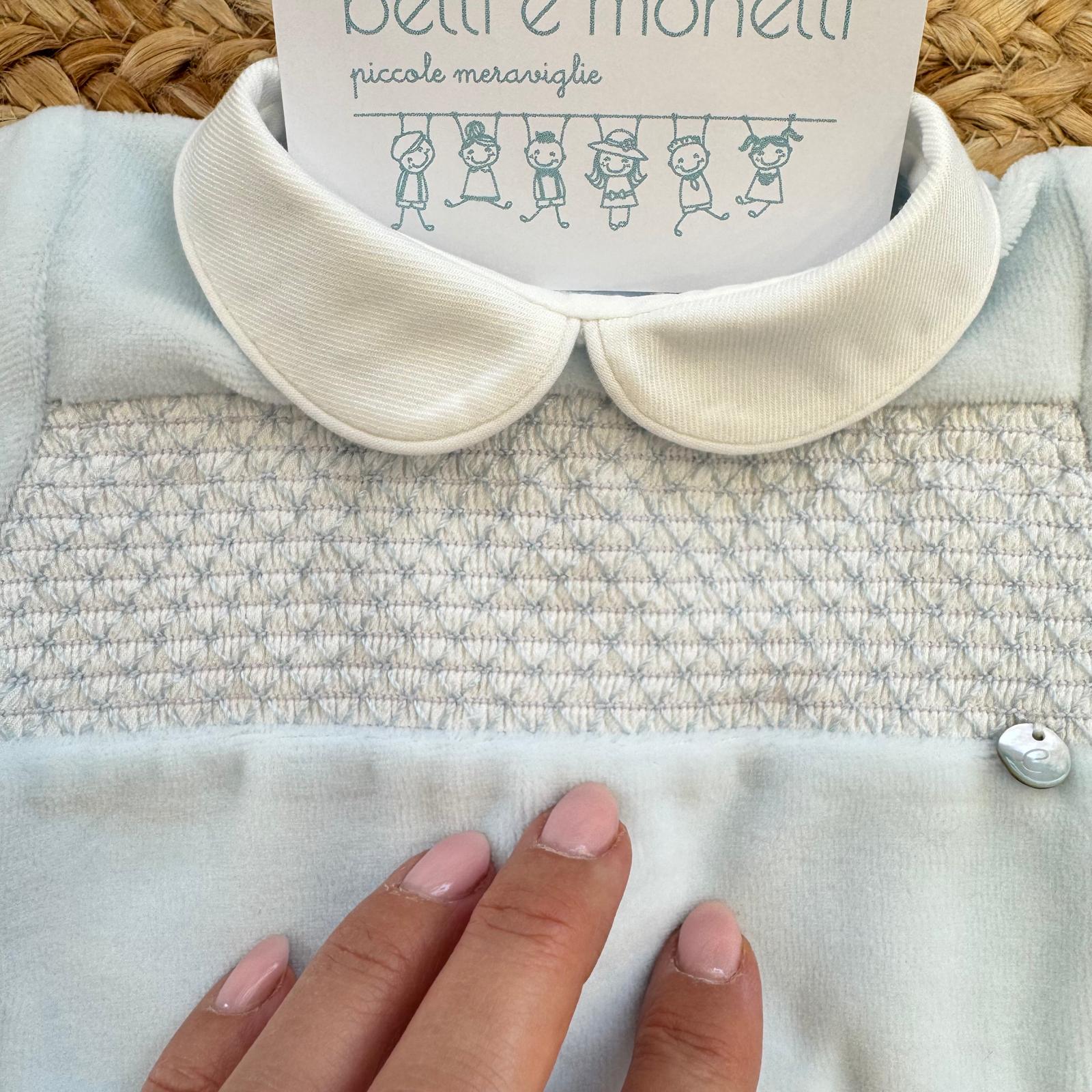 Tutina neonato ciniglia azzurra con ricamo nido d’ape - immagine 3