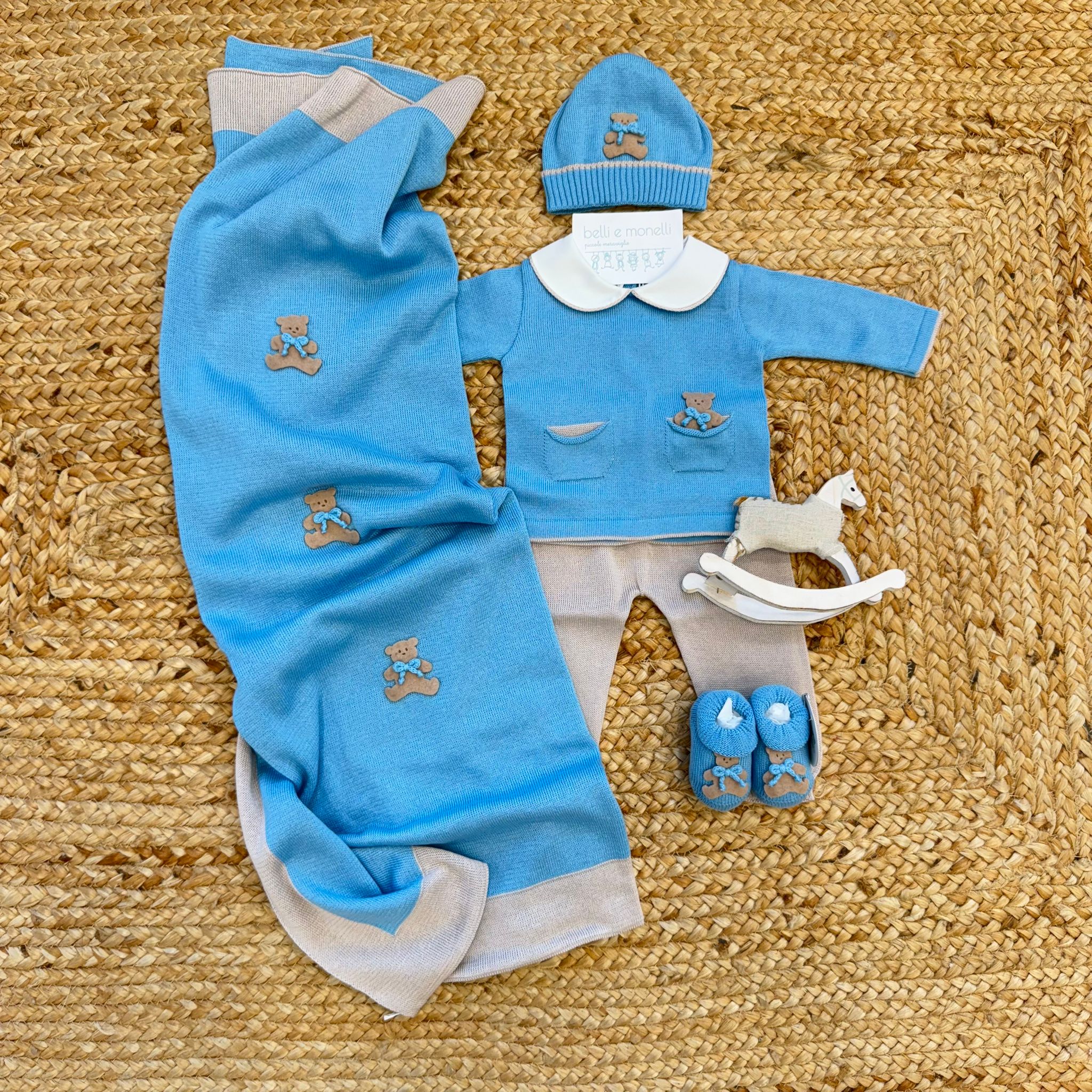 Uscita clinica neonato azzurro con orsetti