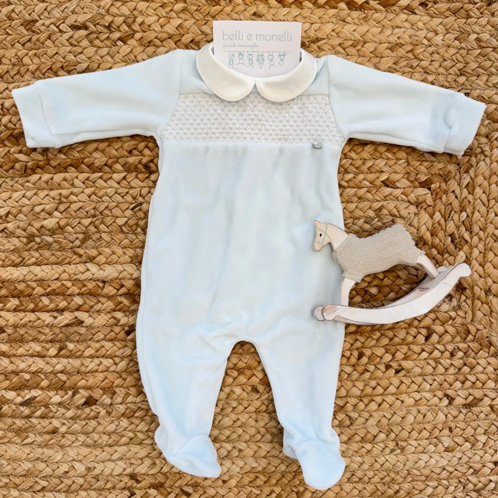 Tutina neonato ciniglia azzurra con ricamo nido d’ape - immagine 2