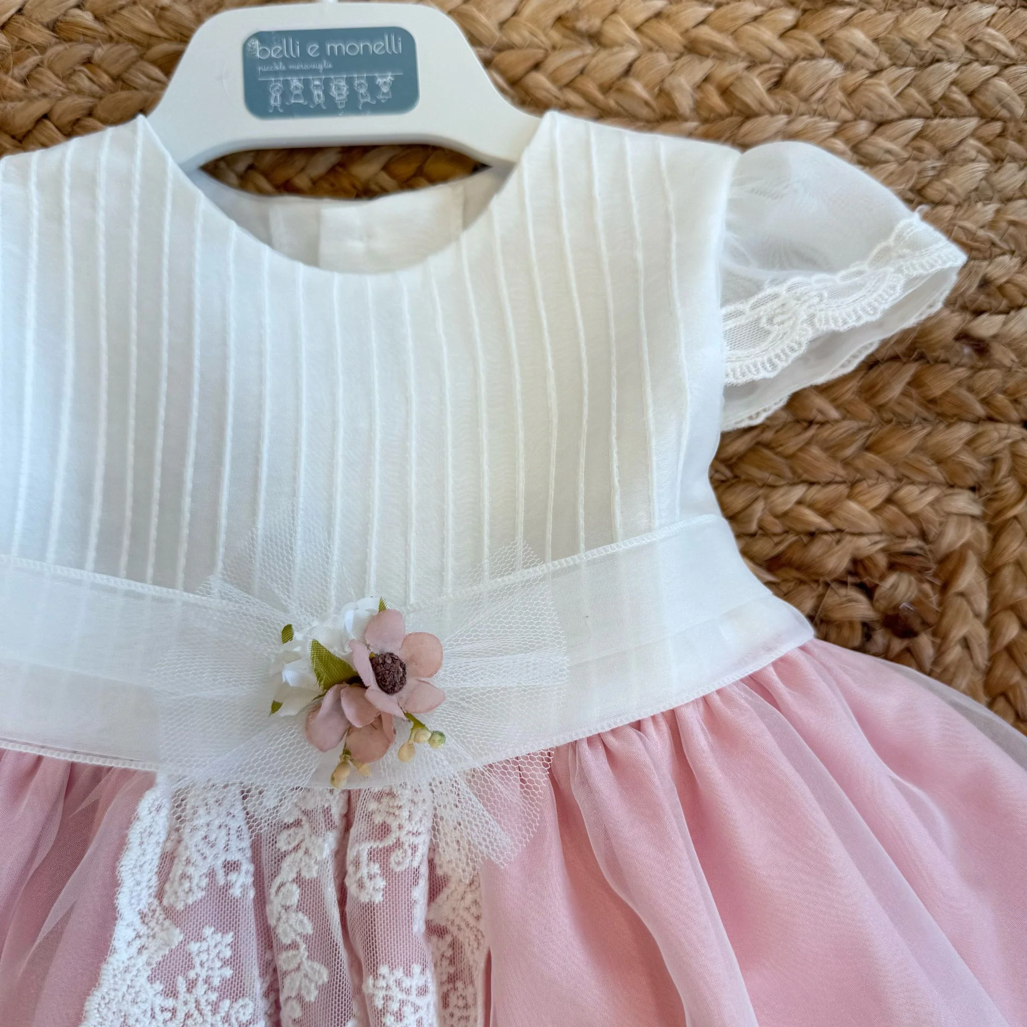 ABITO ROSA NEONATA CON FIORE E PIZZO - immagine 3
