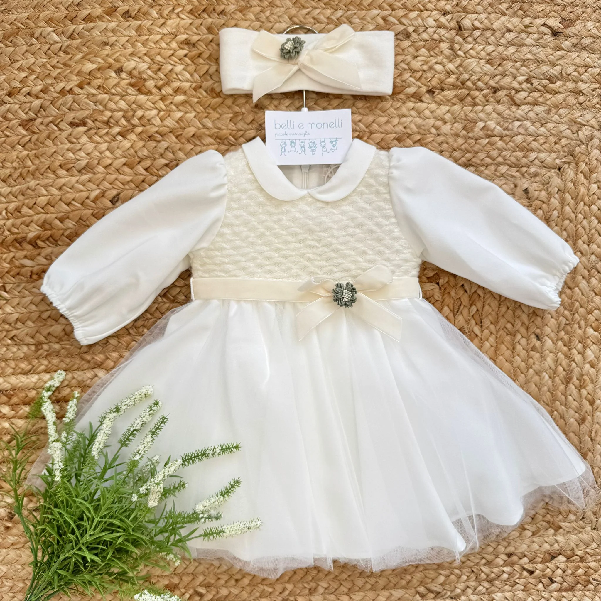 Abito battesimo bambina panna con fiore verde salvia - immagine 2