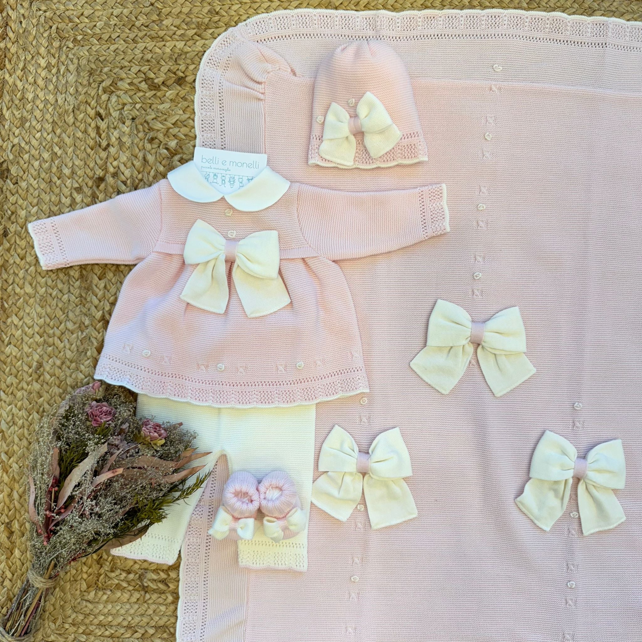 Uscita clinica neonata lana rosa con fiocchi panna - immagine 3