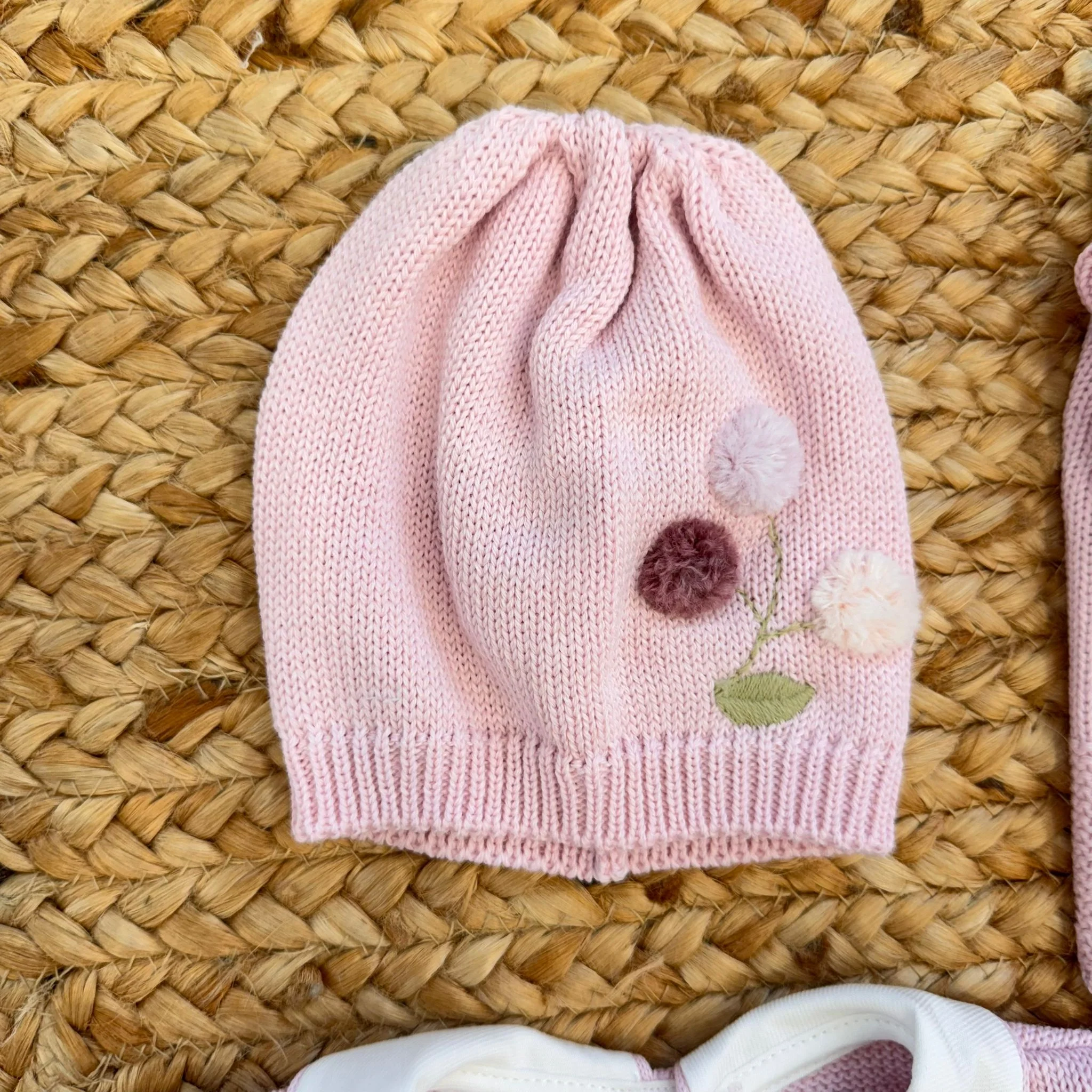 Set nascita neonata rosa misto lana con ricamo fiori - immagine 3