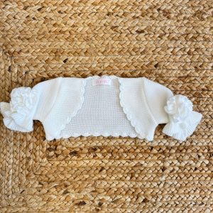 COPRISPALLE BIMBA IN MAGLIA BIANCOLATTE – MANICHE CON BALZE E APPLICAZIONE FIORE