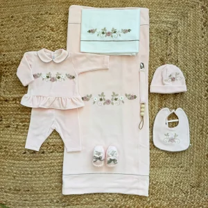 Corredino nascita neonata in ciniglia rosa con ricamo floreale