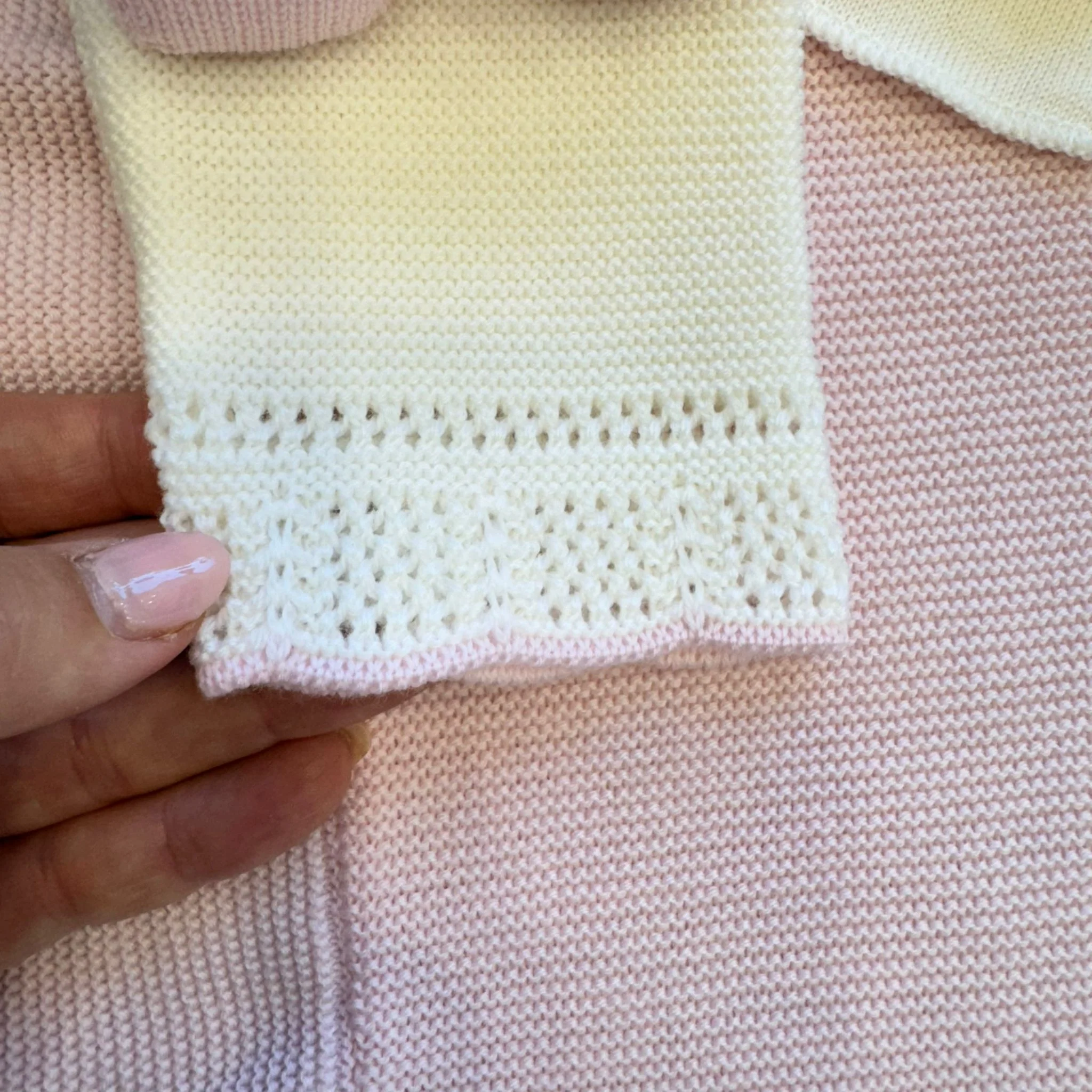 Uscita clinica neonata lana rosa con fiocchi panna - immagine 5