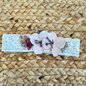 FASCIA BATTESIMALE IN PIZZO CON FIORI IN TESSUTO ARTIGIANALI