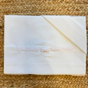 Lenzuolino neonata in cotone bianco con fiocco rosa