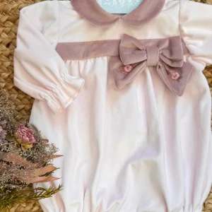 Pagliaccetto neonata velluto rosa con fiocco ricamato