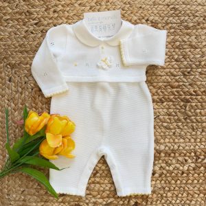 Tutina neonata in filo di Scozia con farfalla gialla