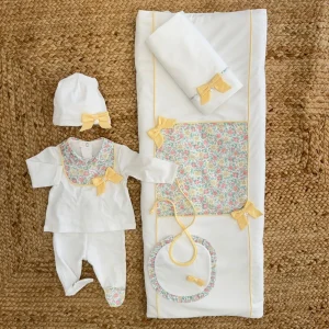 Uscita clinica neonata in cotone con stampa floreale e fiocchi giallo pastello