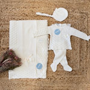 Uscita clinica neonata panna con lavorazione traforata