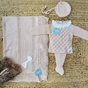 Uscita clinica neonata rosa con copertina lavorata