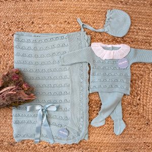 Uscita clinica neonata verde salvia con copertina e cappellino