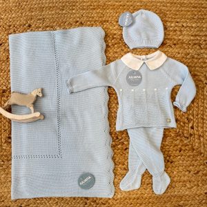 Uscita clinica neonato azzurro con colletto panna